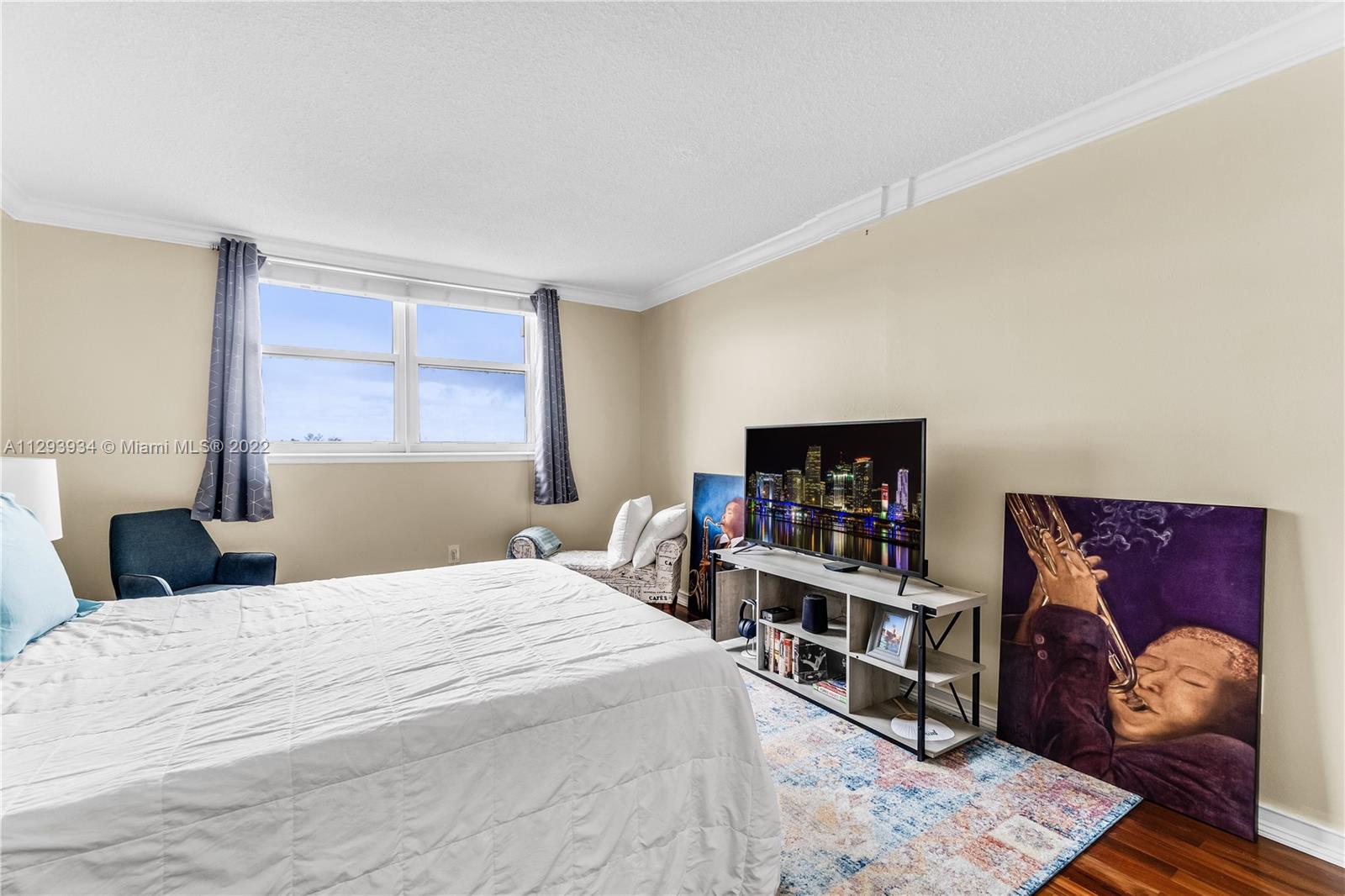 ROYAL BAHAMIAN WEST - Residential