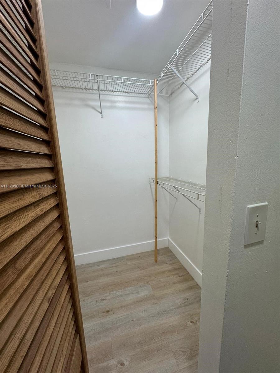 WILLOW WALK OF KENDALL CO - Residential Lease