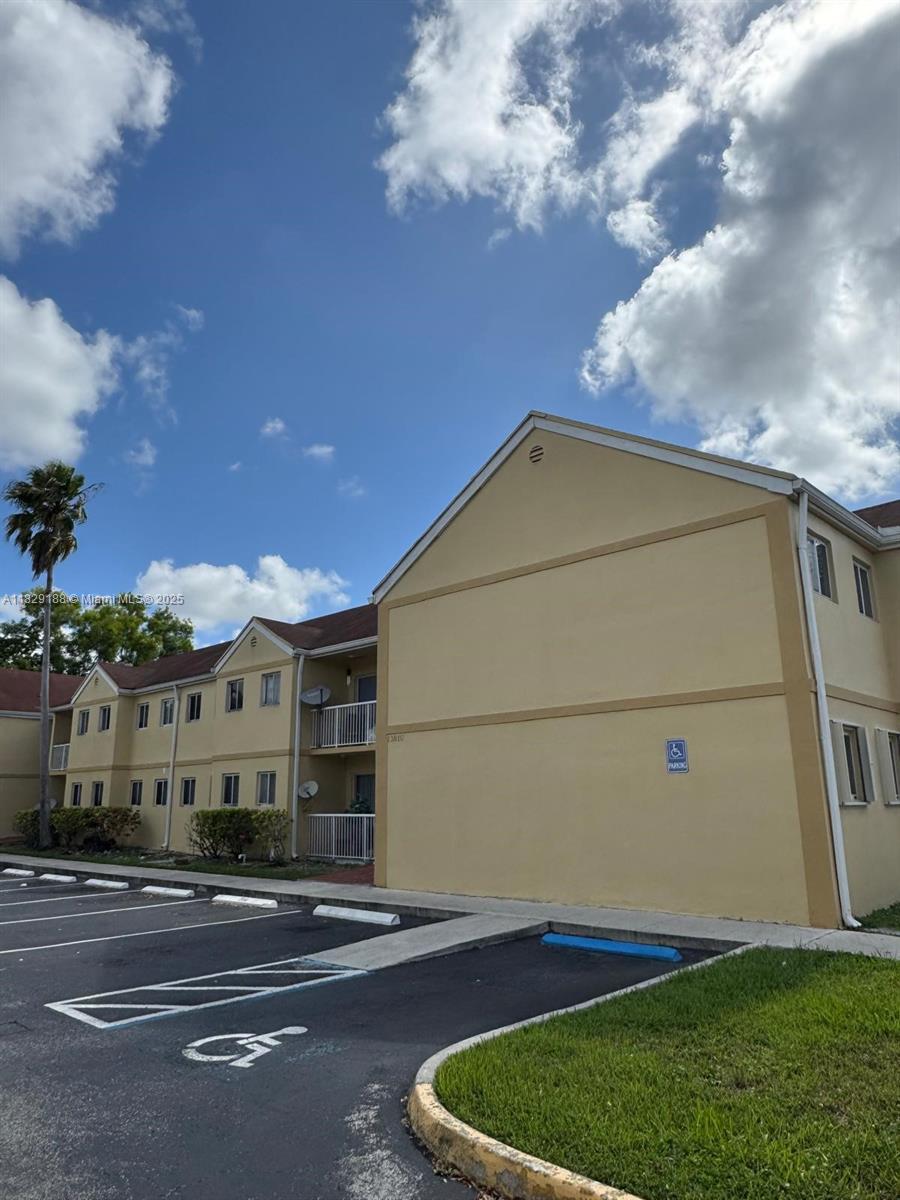 WILLOW WALK OF KENDALL CO - Residential Lease