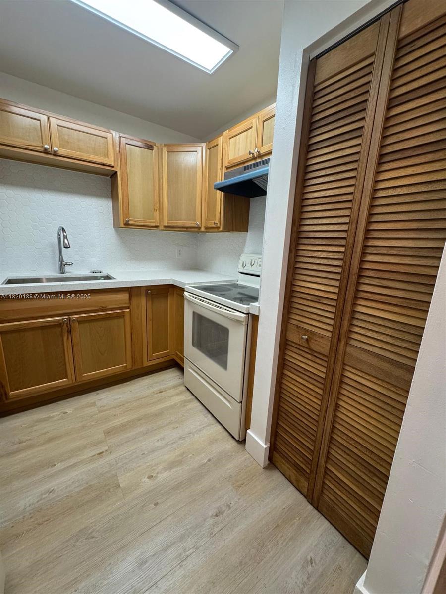 WILLOW WALK OF KENDALL CO - Residential Lease