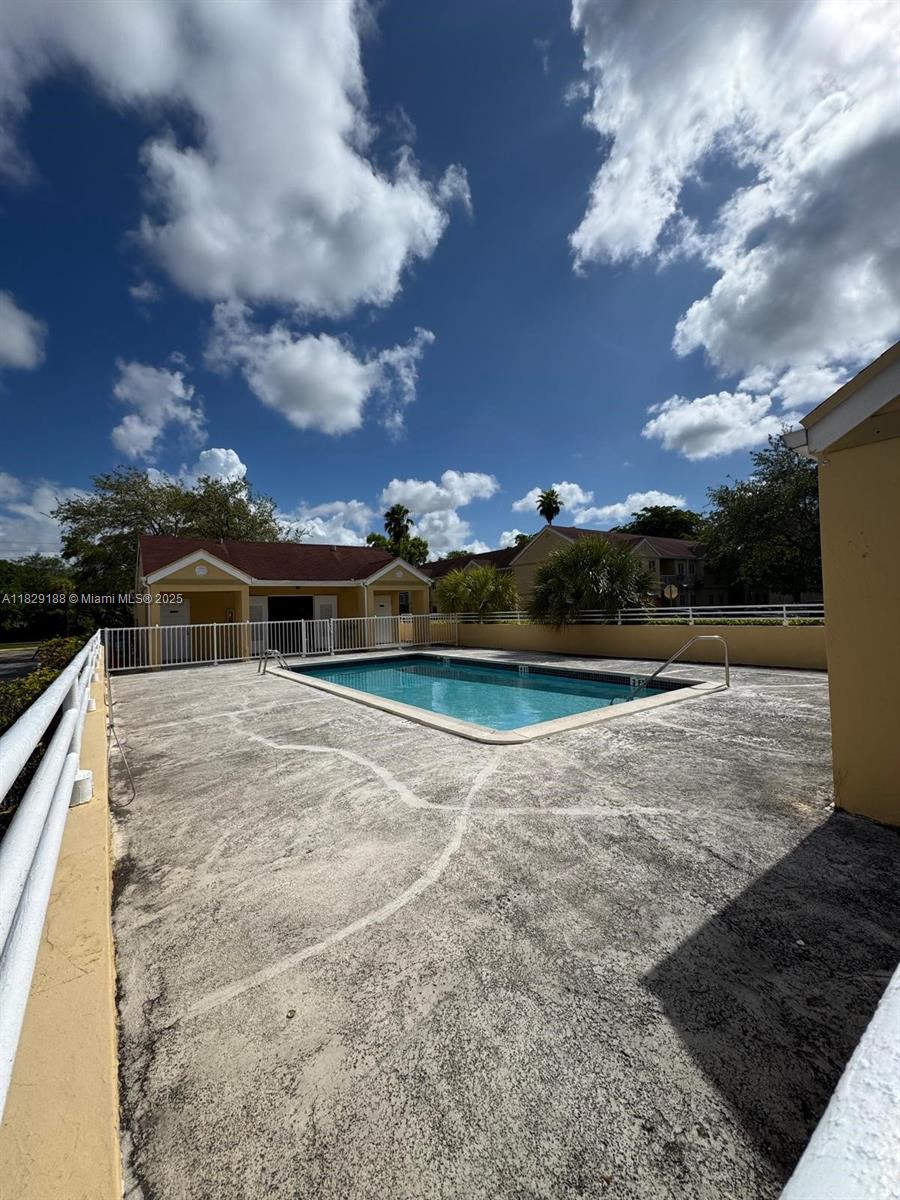 WILLOW WALK OF KENDALL CO - Residential Lease