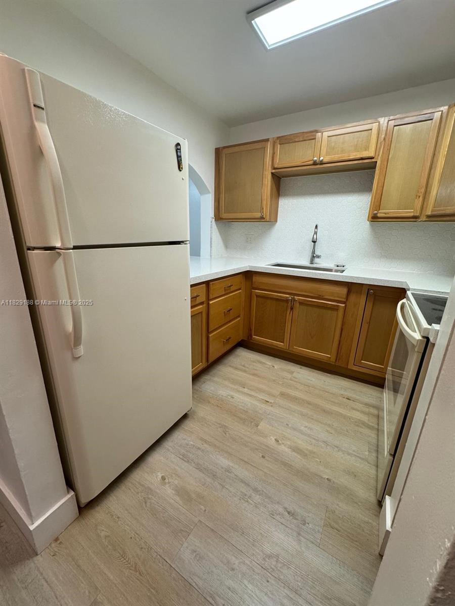 WILLOW WALK OF KENDALL CO - Residential Lease