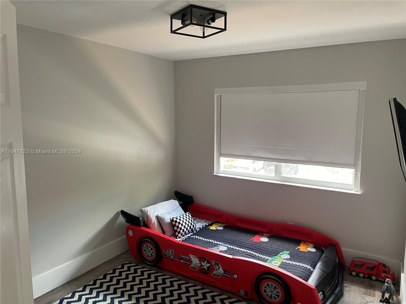 HOLLYWOOD LAKES COUNTRY CL - Residential