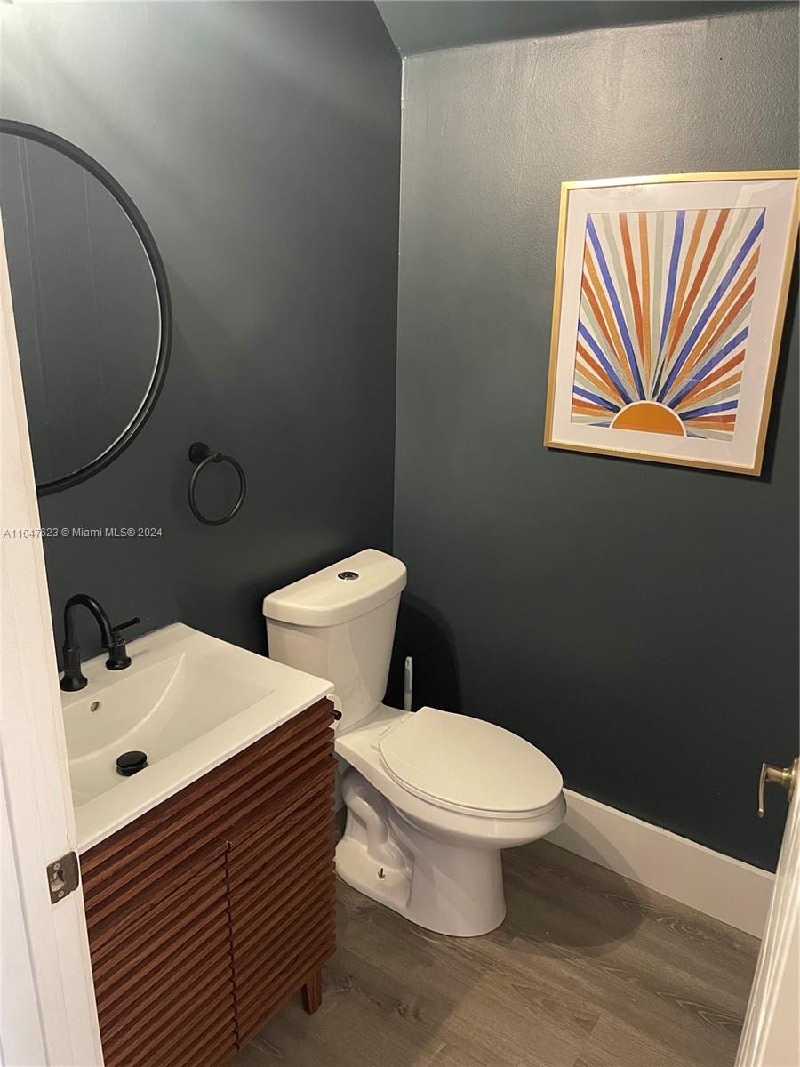 HOLLYWOOD LAKES COUNTRY CL - Residential