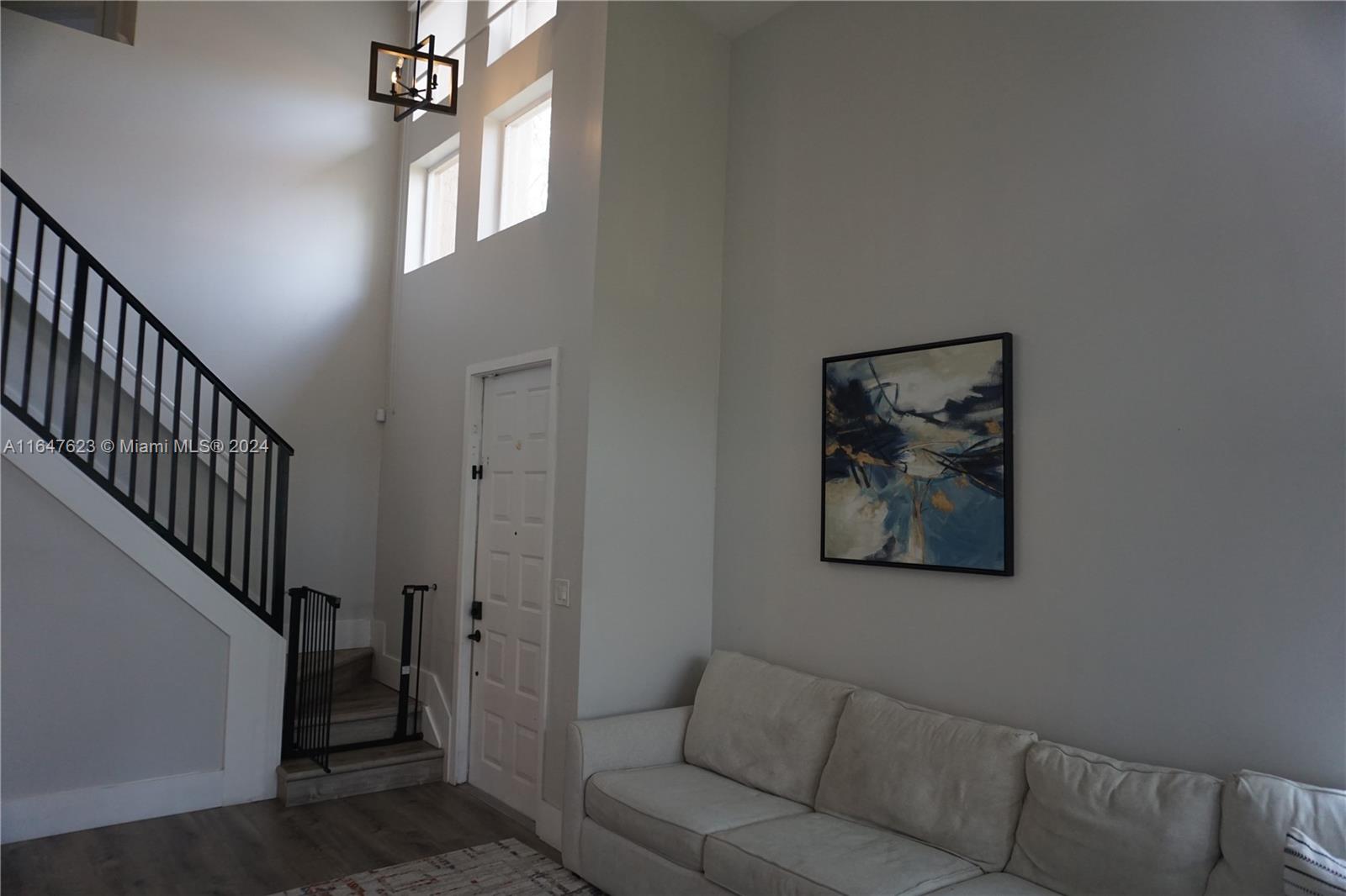 HOLLYWOOD LAKES COUNTRY CL - Residential