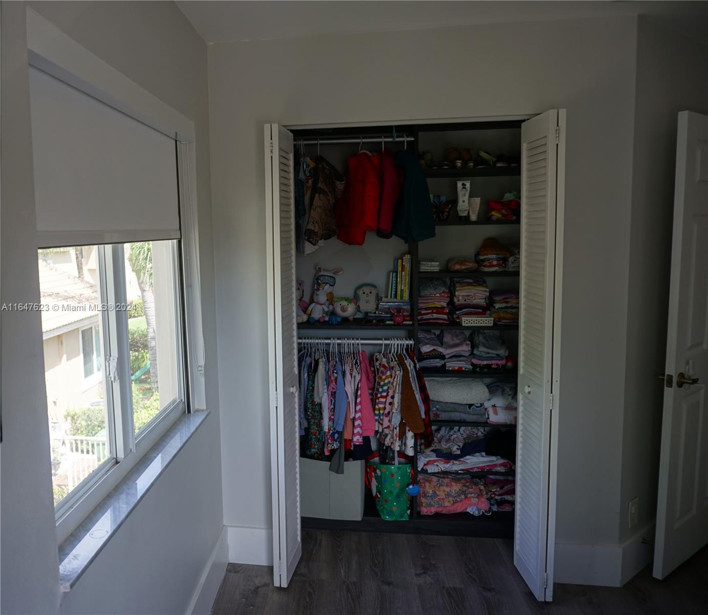 HOLLYWOOD LAKES COUNTRY CL - Residential