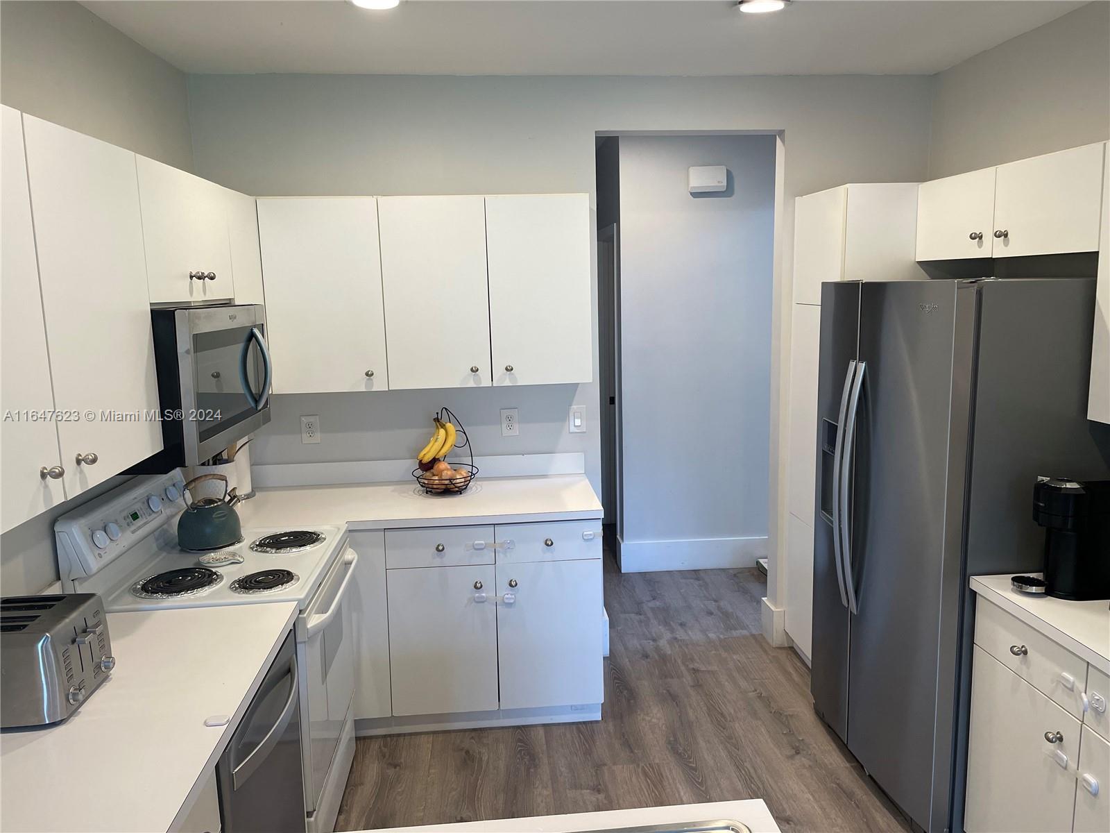 HOLLYWOOD LAKES COUNTRY CL - Residential