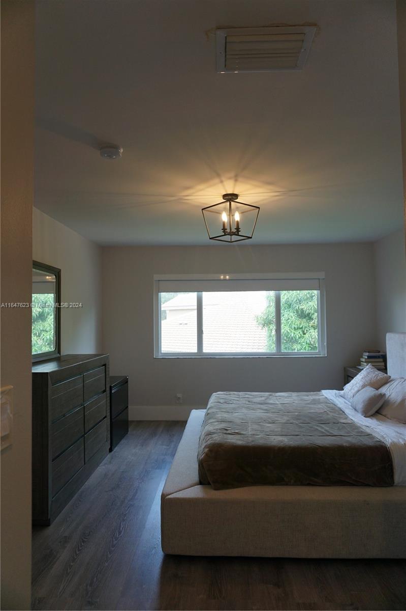 HOLLYWOOD LAKES COUNTRY CL - Residential