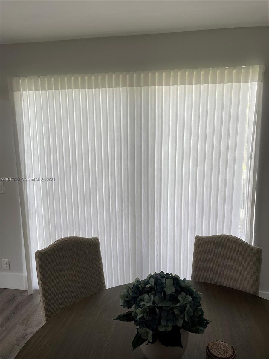 HOLLYWOOD LAKES COUNTRY CL - Residential