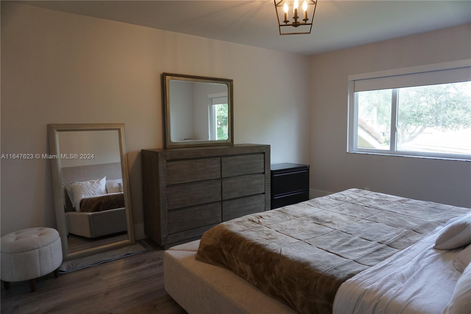 HOLLYWOOD LAKES COUNTRY CL - Residential