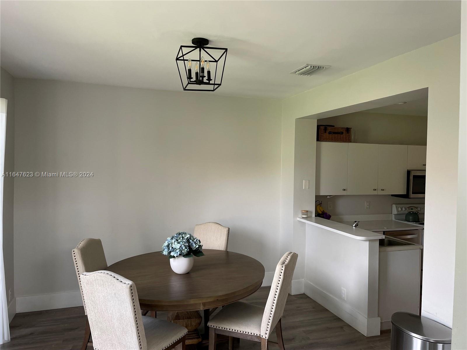 HOLLYWOOD LAKES COUNTRY CL - Residential