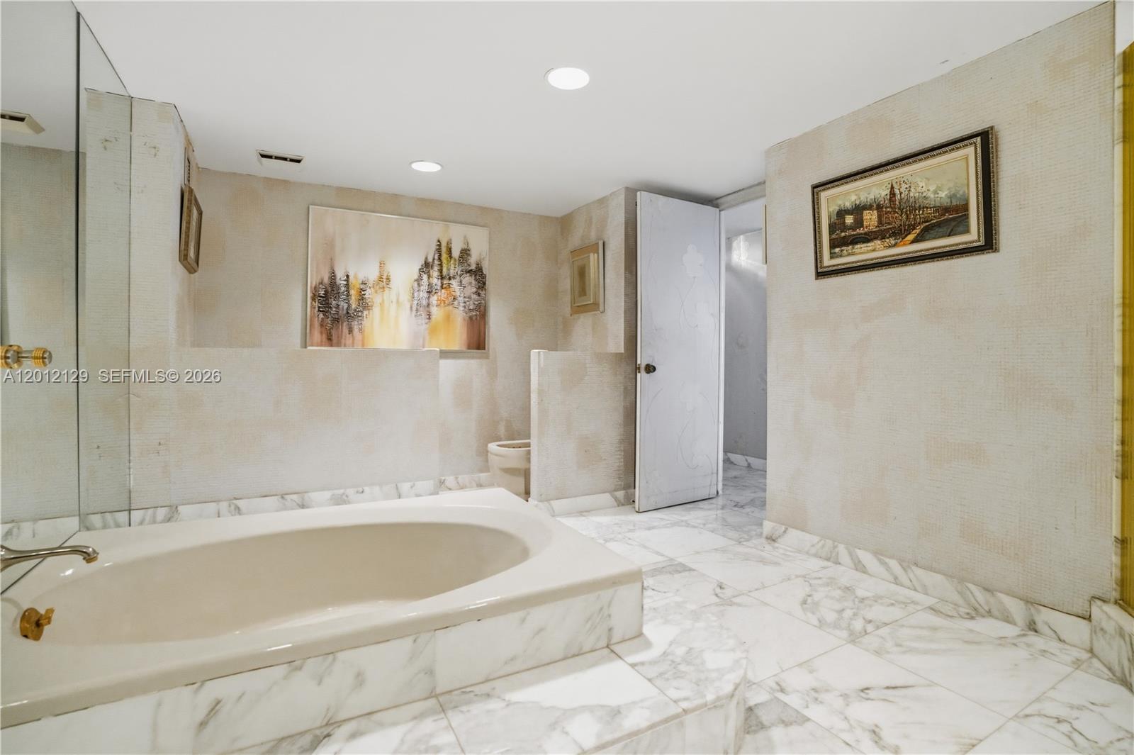 AQUARIUS CONDO - Residential