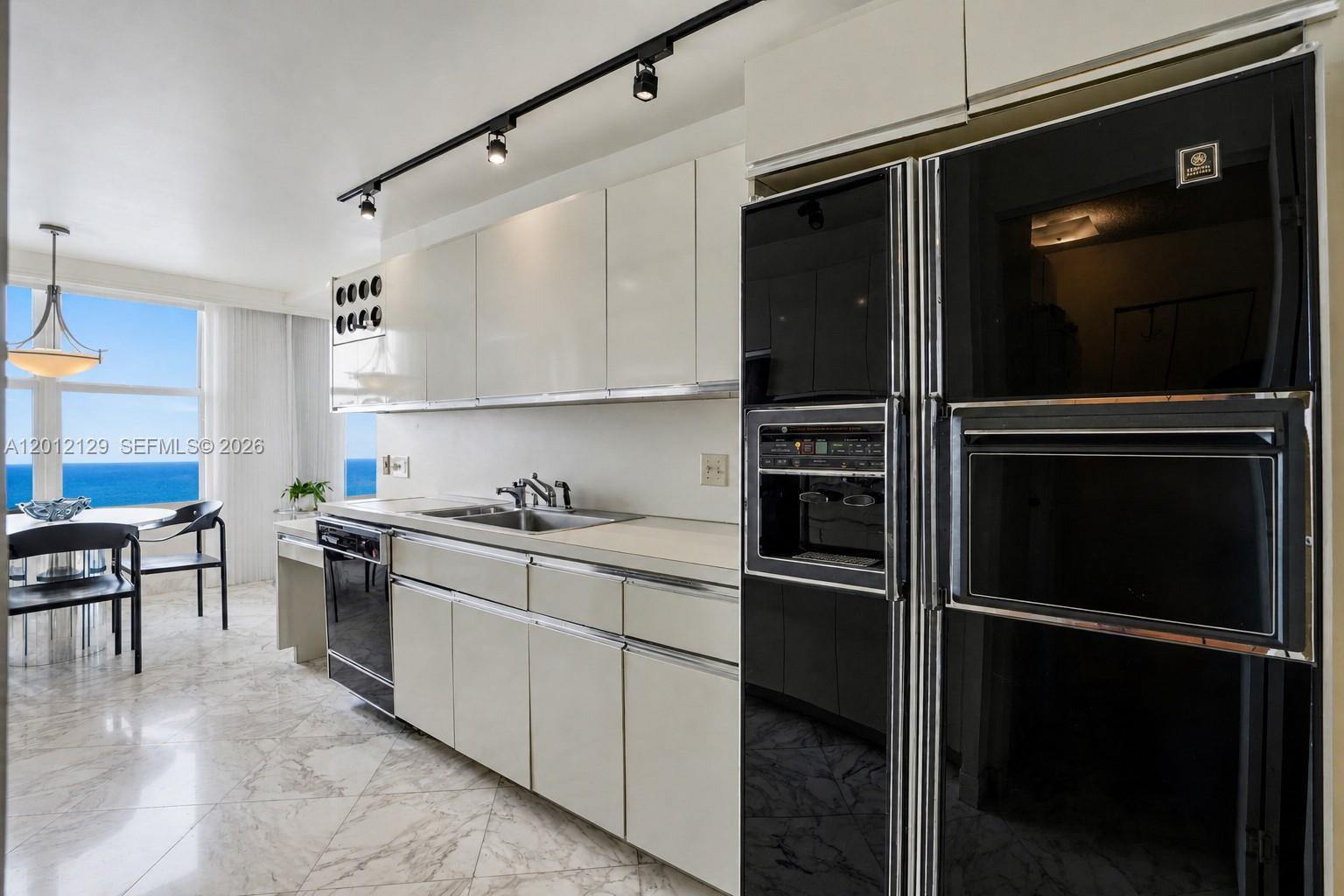 AQUARIUS CONDO - Residential