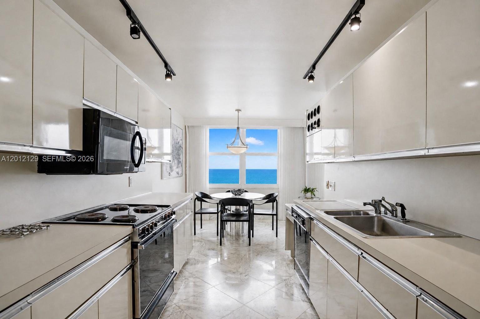 AQUARIUS CONDO - Residential