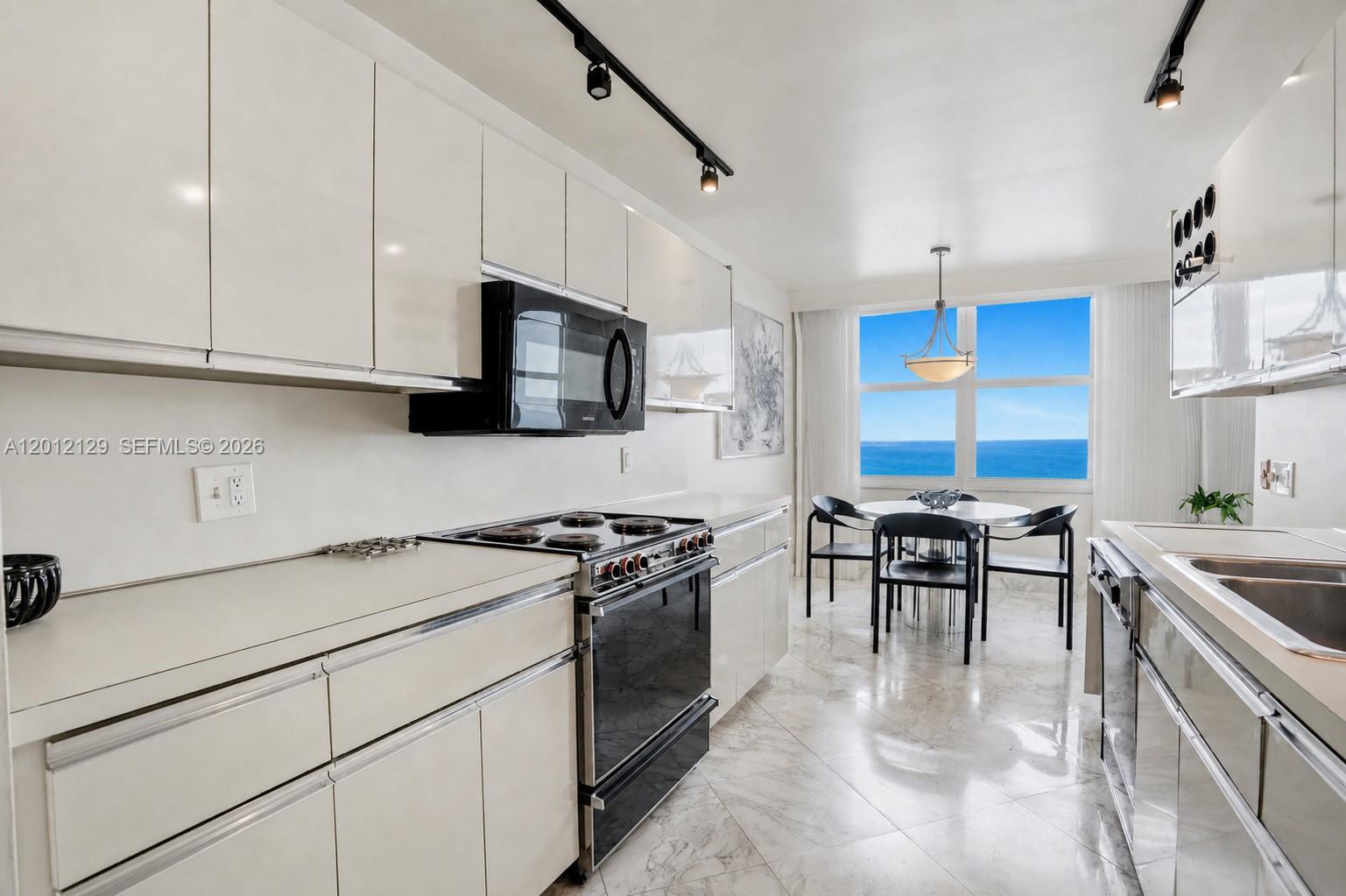 AQUARIUS CONDO - Residential