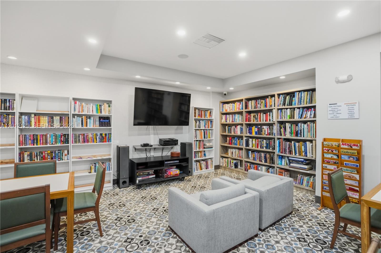 AQUARIUS CONDO - Residential