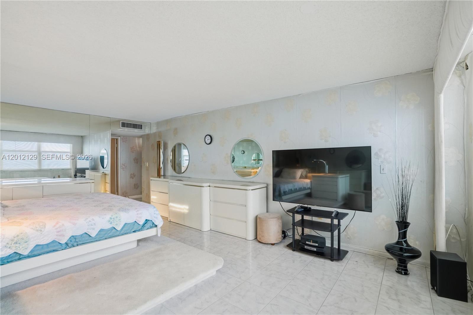 AQUARIUS CONDO - Residential