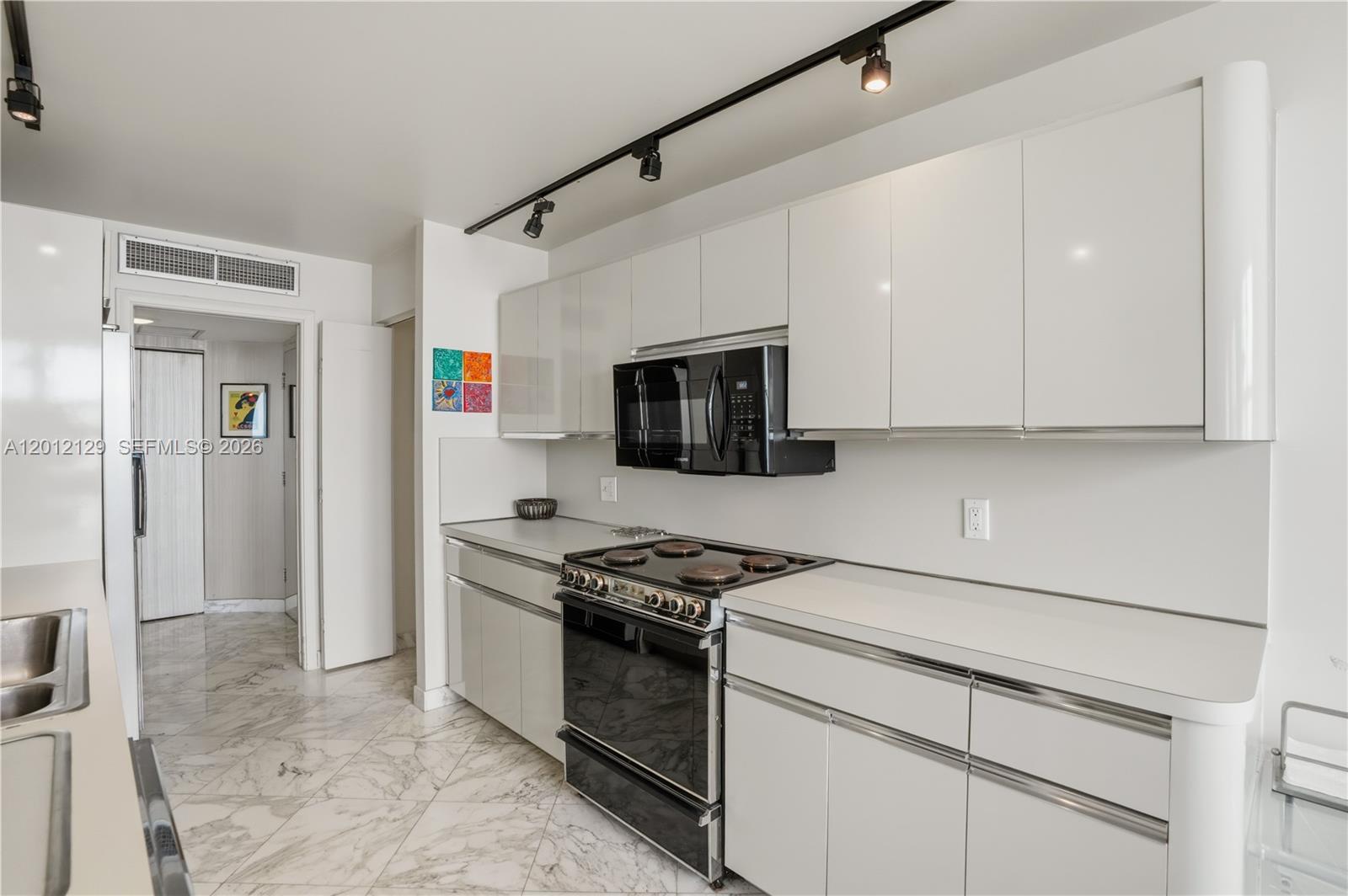 AQUARIUS CONDO - Residential