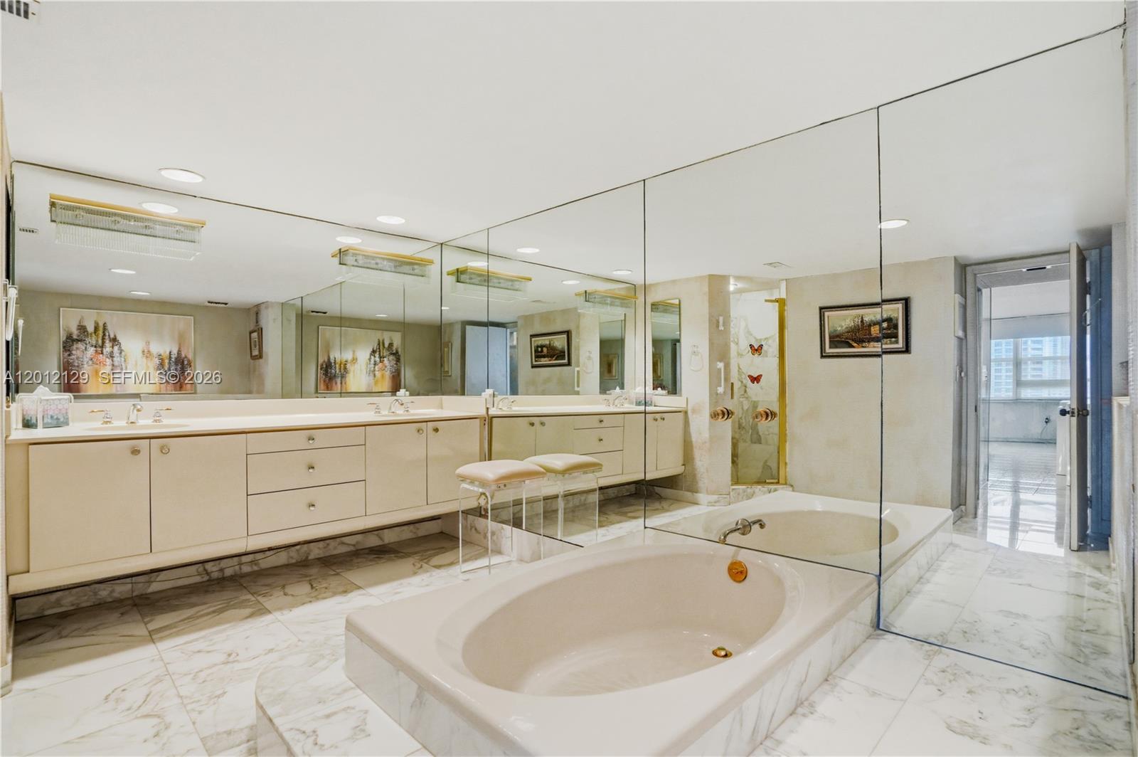 AQUARIUS CONDO - Residential