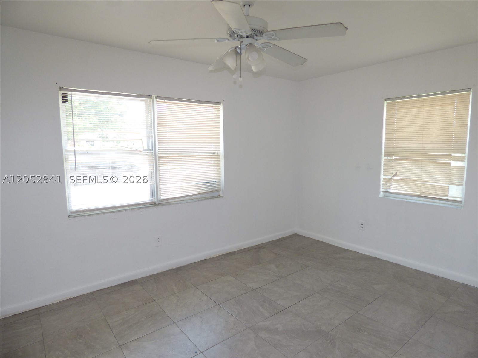 HOLLYWOOD LITTLE RANCHES - Residential Lease