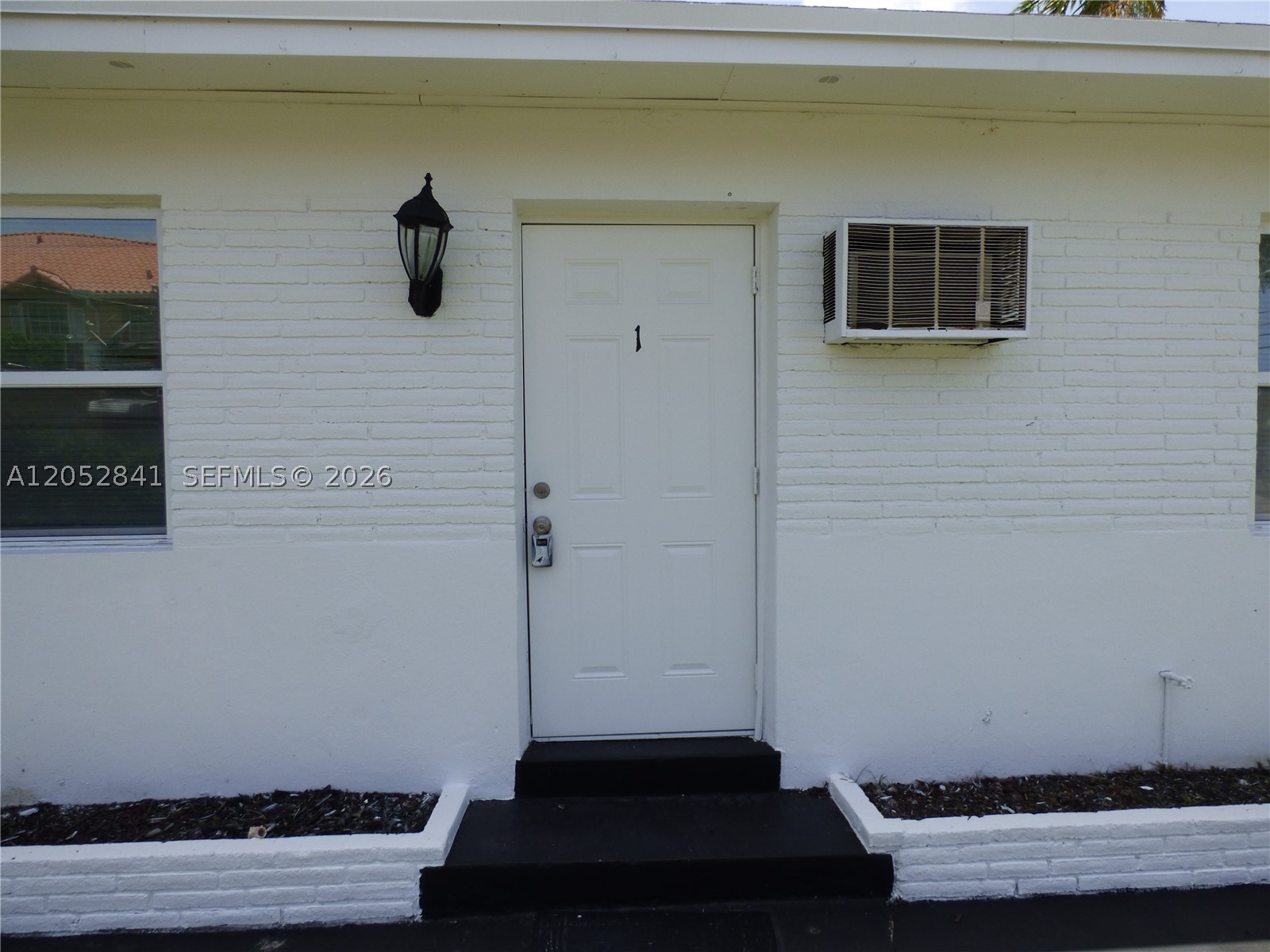 HOLLYWOOD LITTLE RANCHES - Residential Lease