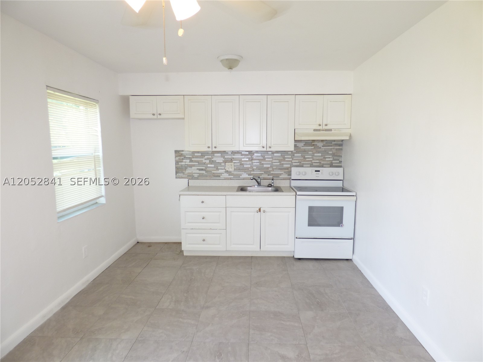 HOLLYWOOD LITTLE RANCHES - Residential Lease