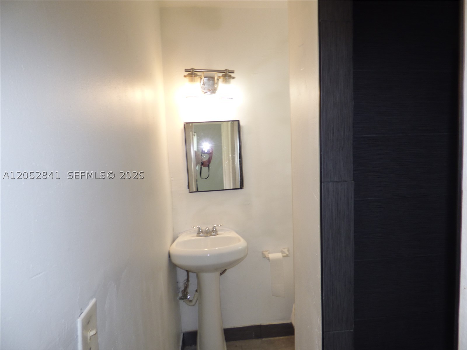 HOLLYWOOD LITTLE RANCHES - Residential Lease