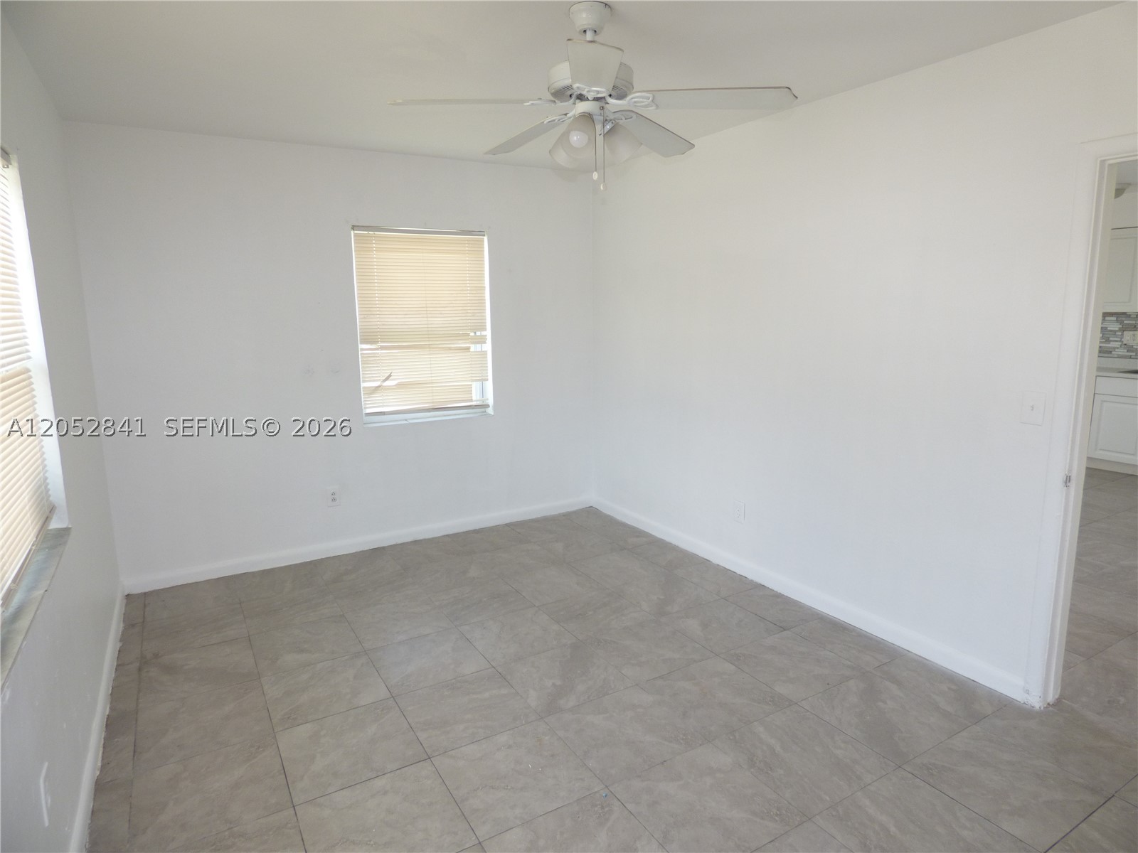 HOLLYWOOD LITTLE RANCHES - Residential Lease