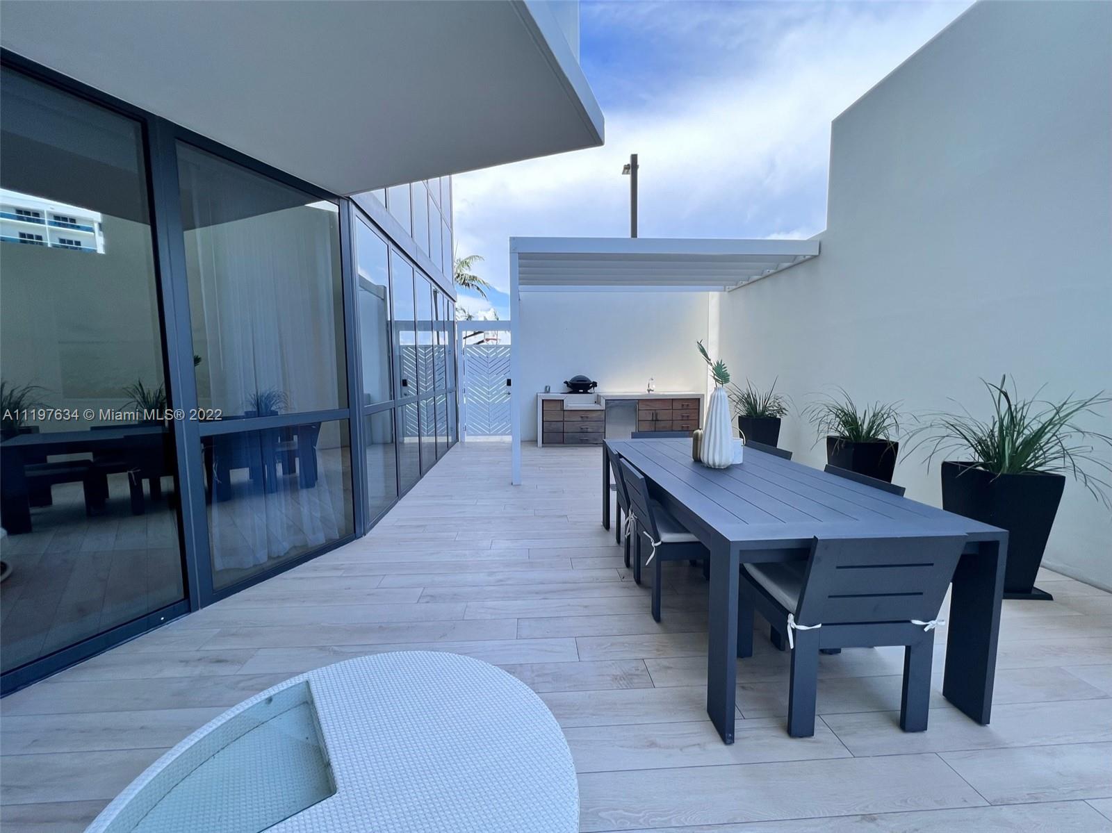 2201 COLLINS AVE CONDO - Residential