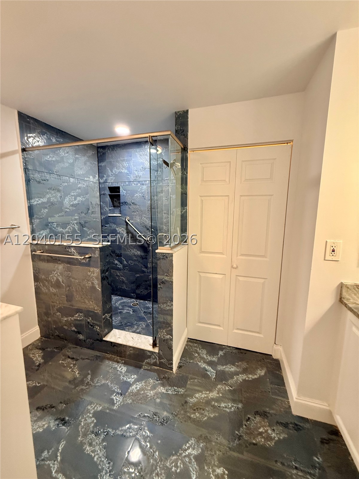TRELLISES 4A CONDO - Residential Lease