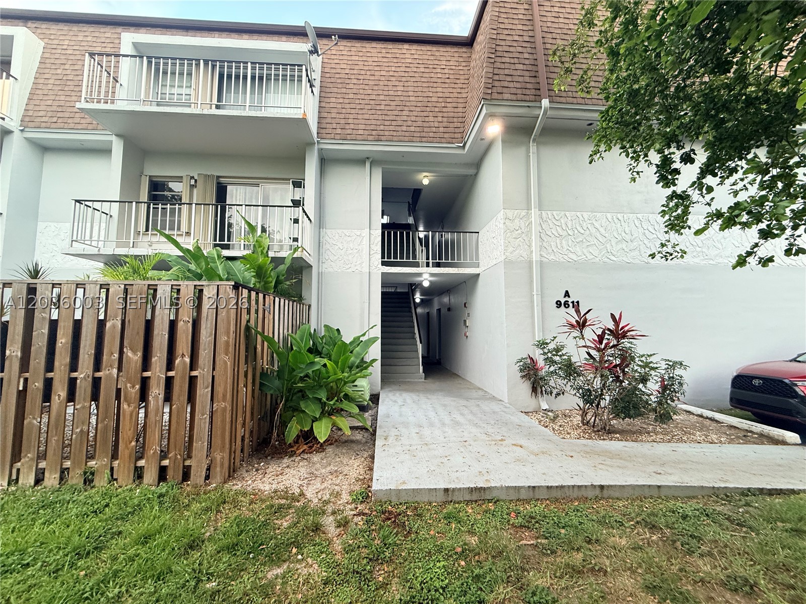 WOODSIDE IN KENDALL CONDO - Residential
