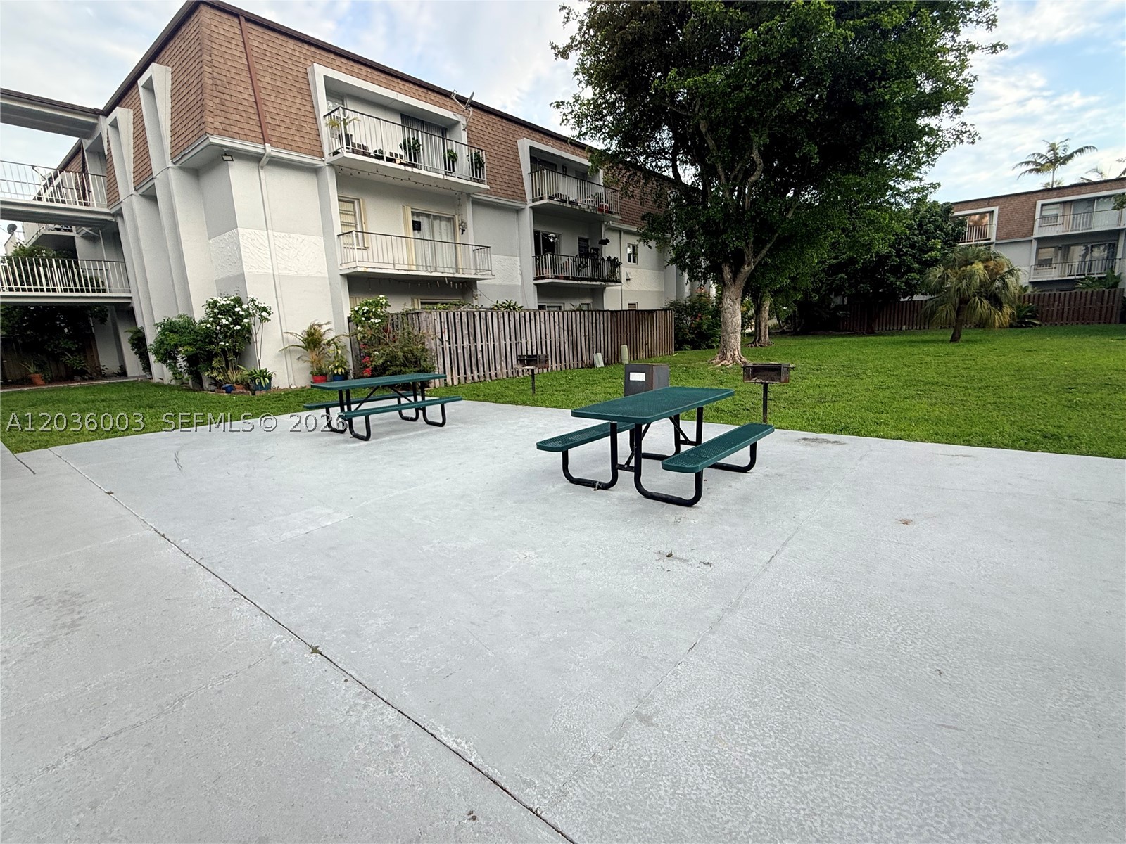 WOODSIDE IN KENDALL CONDO - Residential