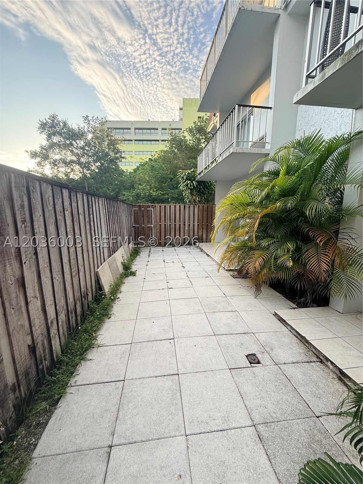 WOODSIDE IN KENDALL CONDO - Residential