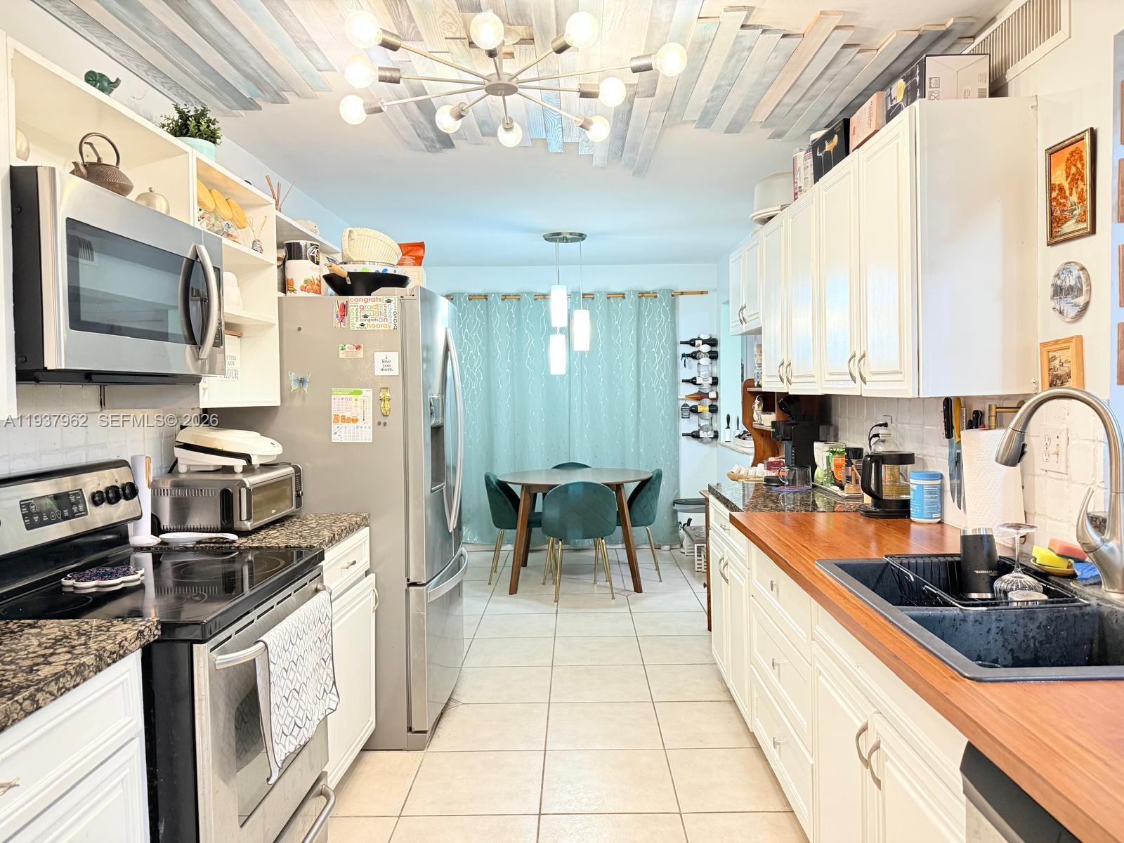 HOLLYWOOD GARDENS CONDOMI - Residential