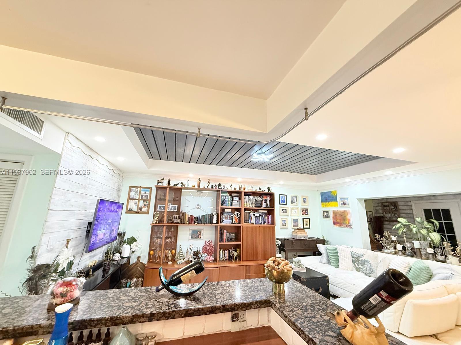 HOLLYWOOD GARDENS CONDOMI - Residential