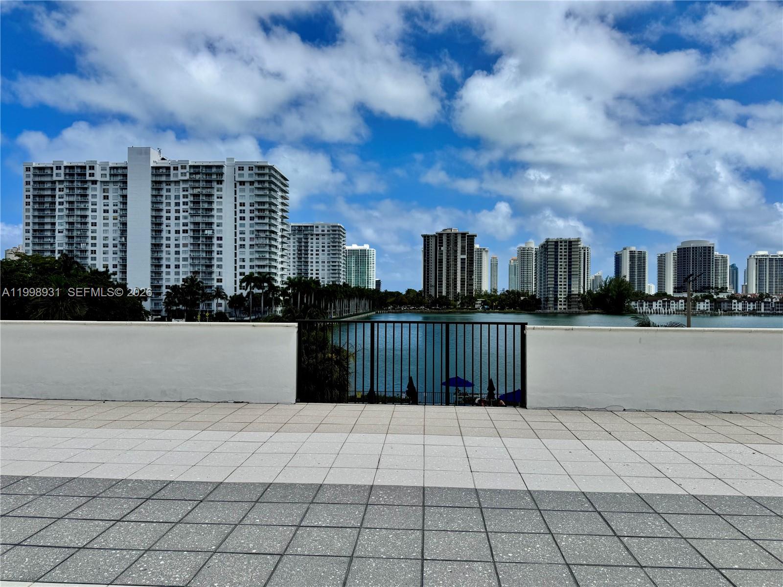 COMMODORE PLAZA CONDO - Residential