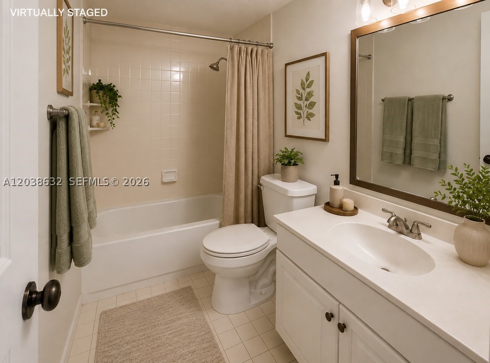 LAKESHORE CONDO 10 - Residential
