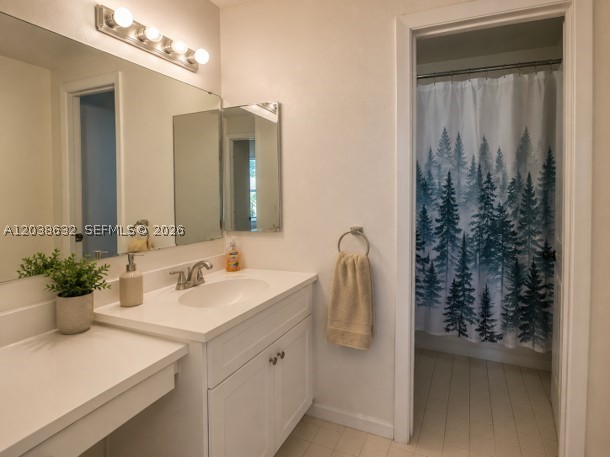 LAKESHORE CONDO 10 - Residential