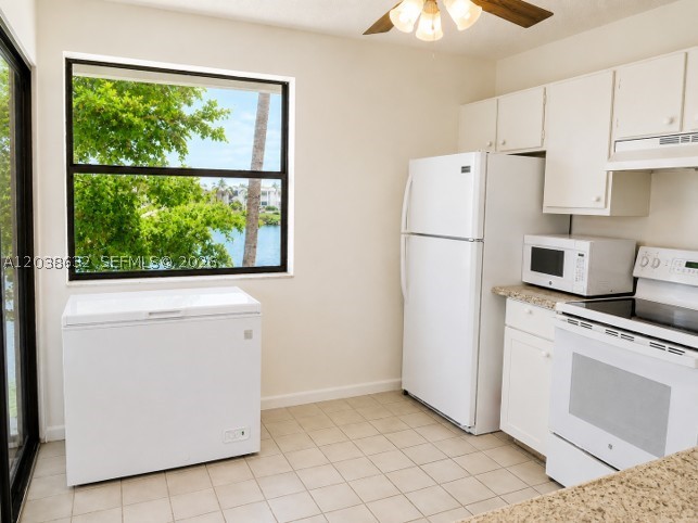 LAKESHORE CONDO 10 - Residential