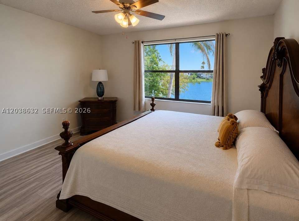 LAKESHORE CONDO 10 - Residential