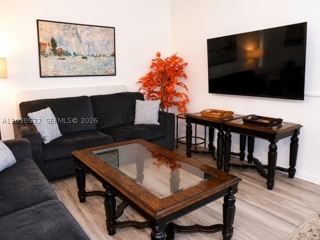 LAKESHORE CONDO 10 - Residential