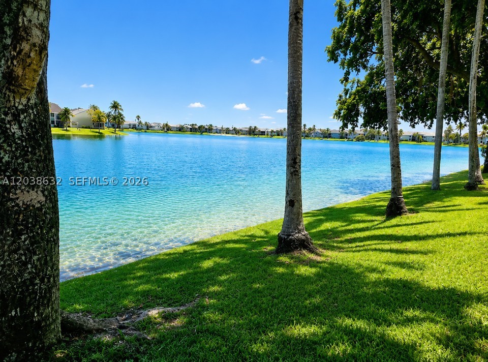 LAKESHORE CONDO 10 - Residential