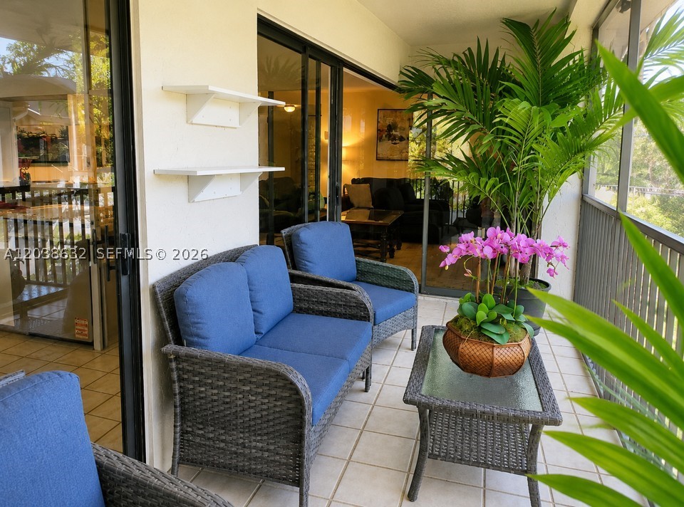 LAKESHORE CONDO 10 - Residential