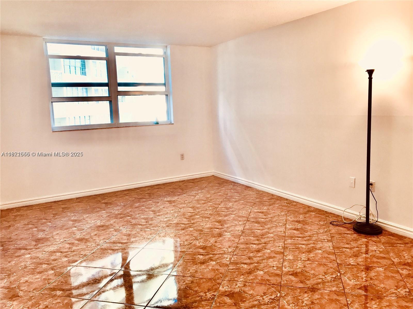 PLAZA TOWERS NORTH CONDO - Residential