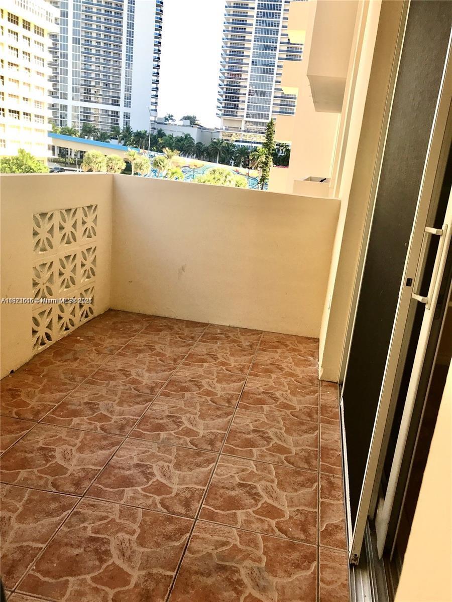 PLAZA TOWERS NORTH CONDO - Residential