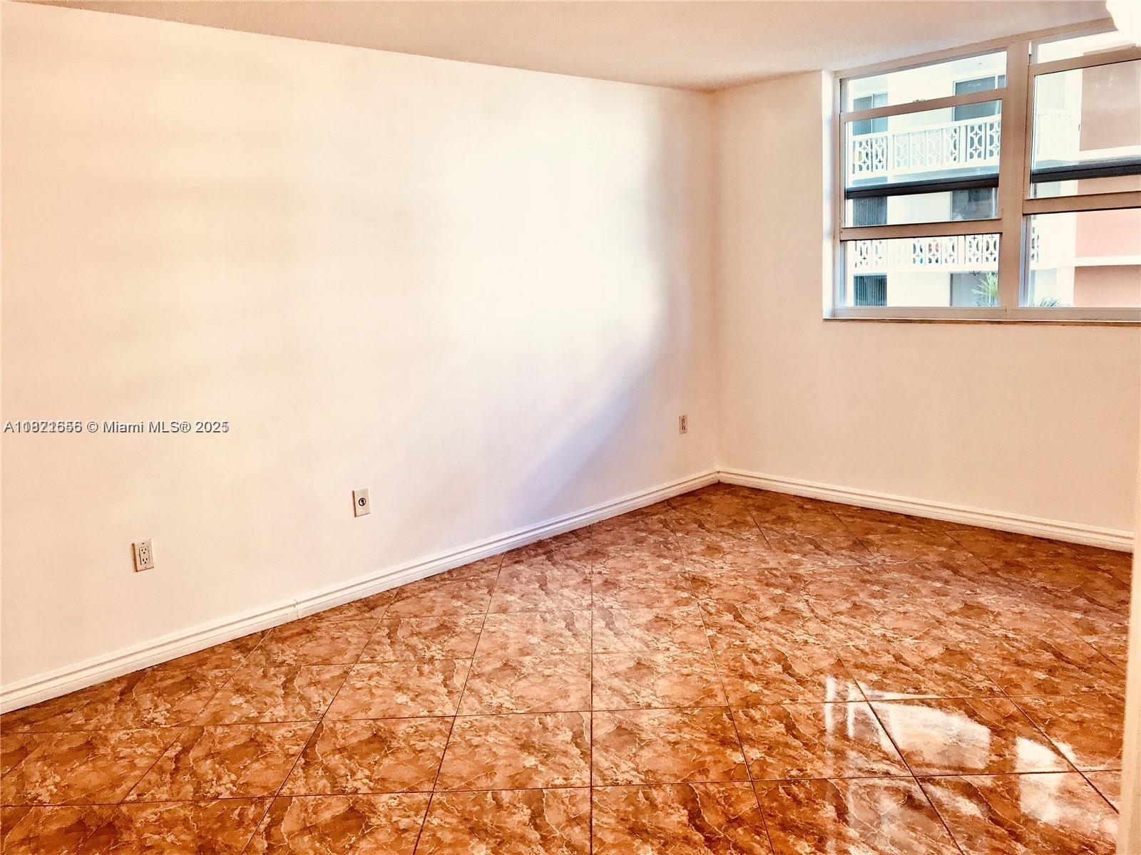 PLAZA TOWERS NORTH CONDO - Residential