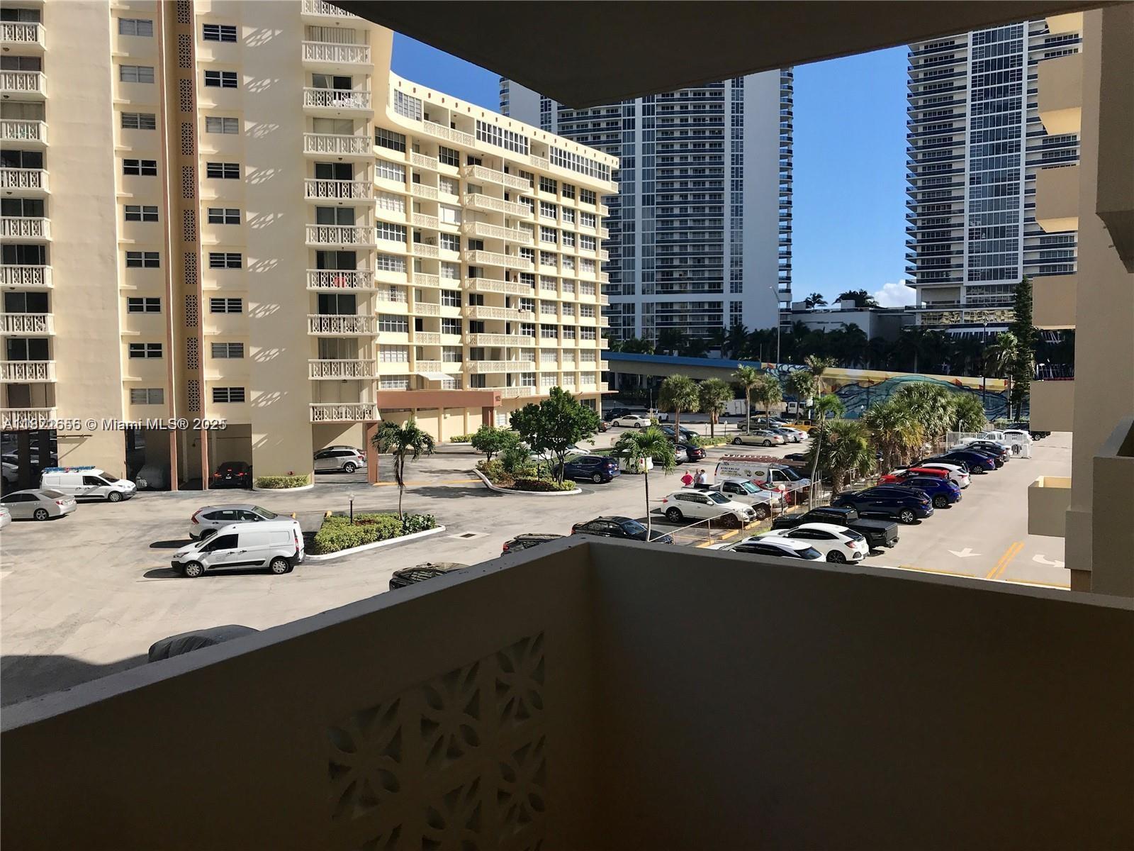 PLAZA TOWERS NORTH CONDO - Residential
