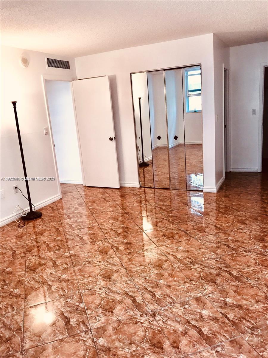 PLAZA TOWERS NORTH CONDO - Residential