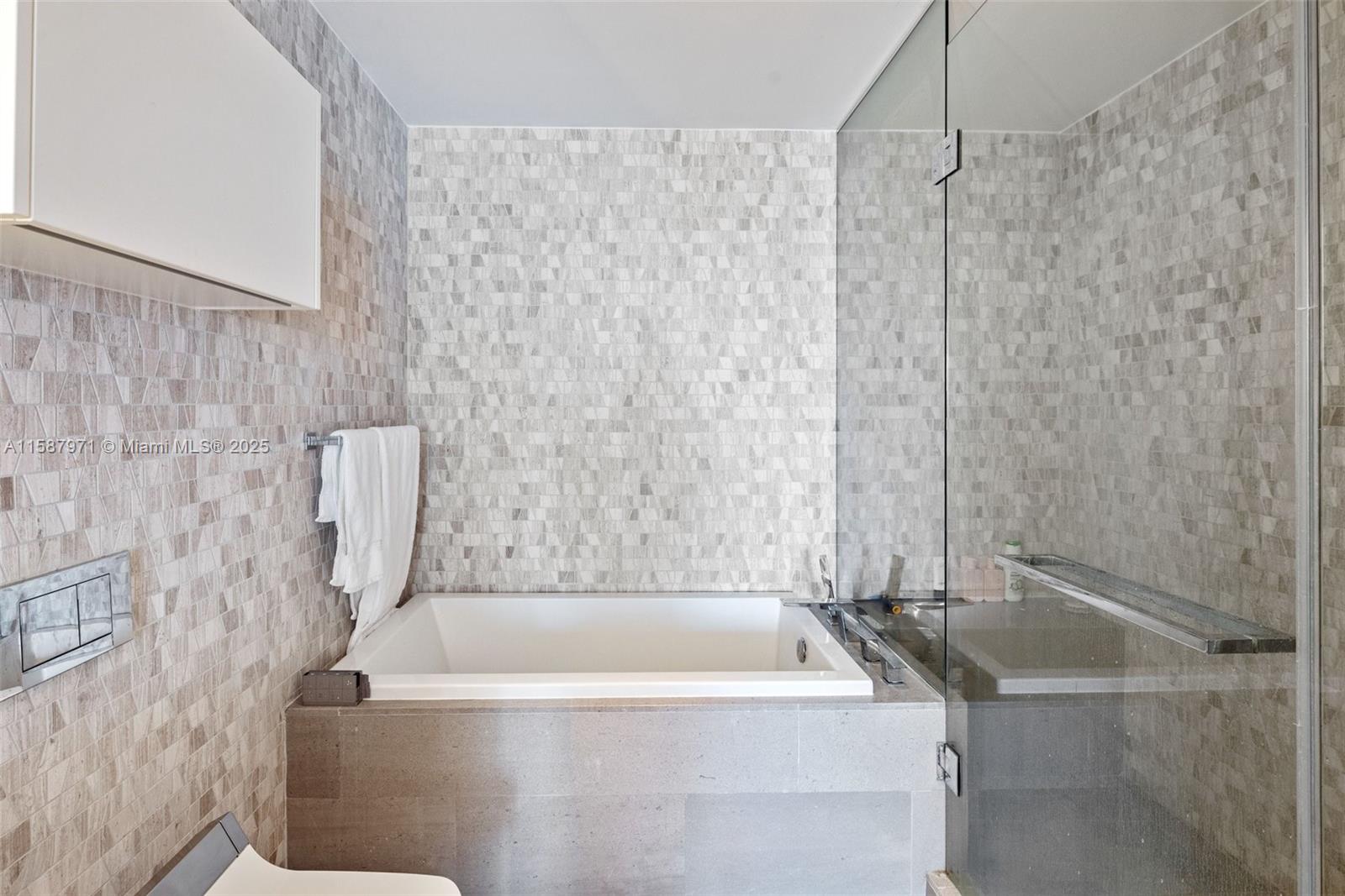 REACH CONDO - Residential