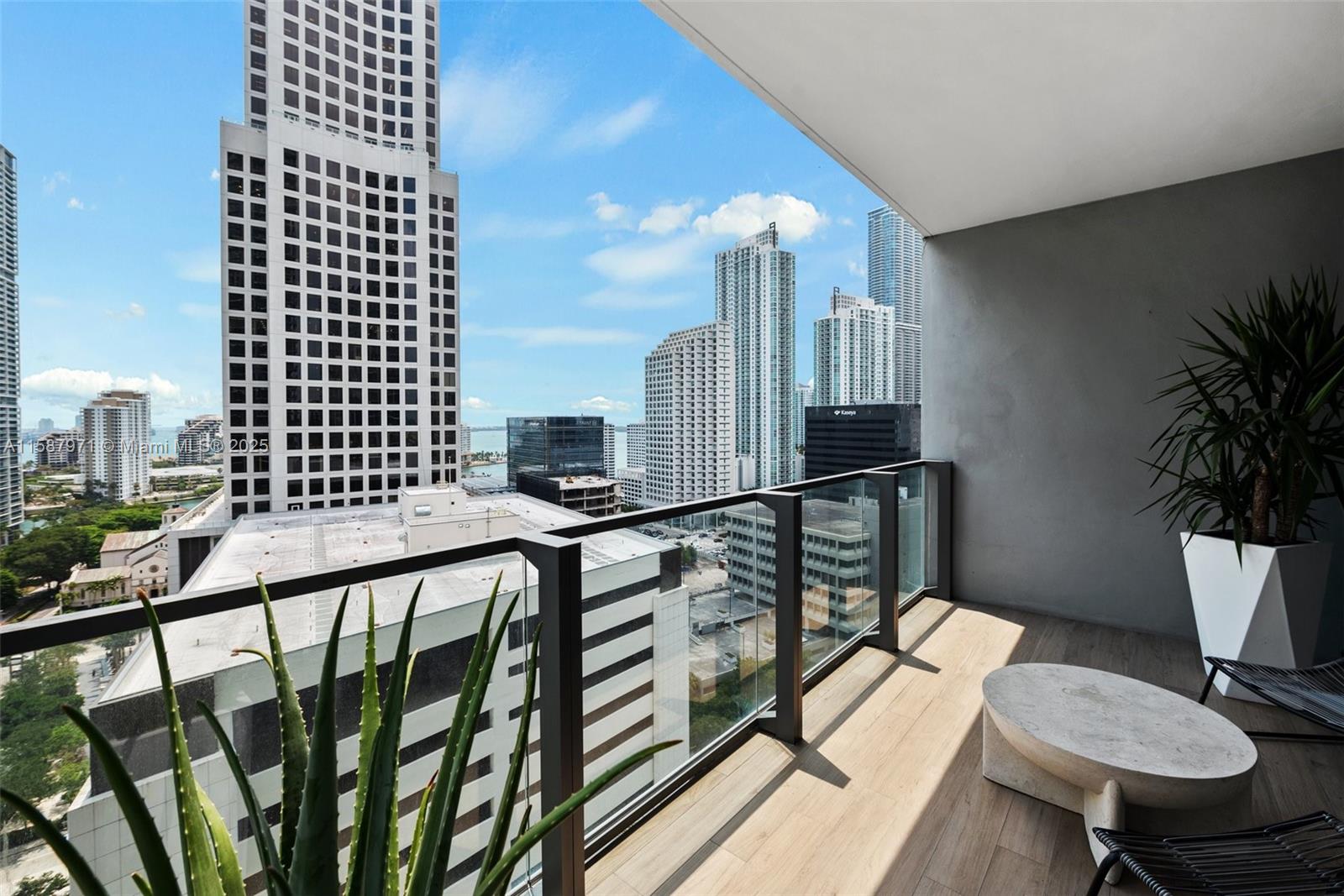 REACH CONDO - Residential